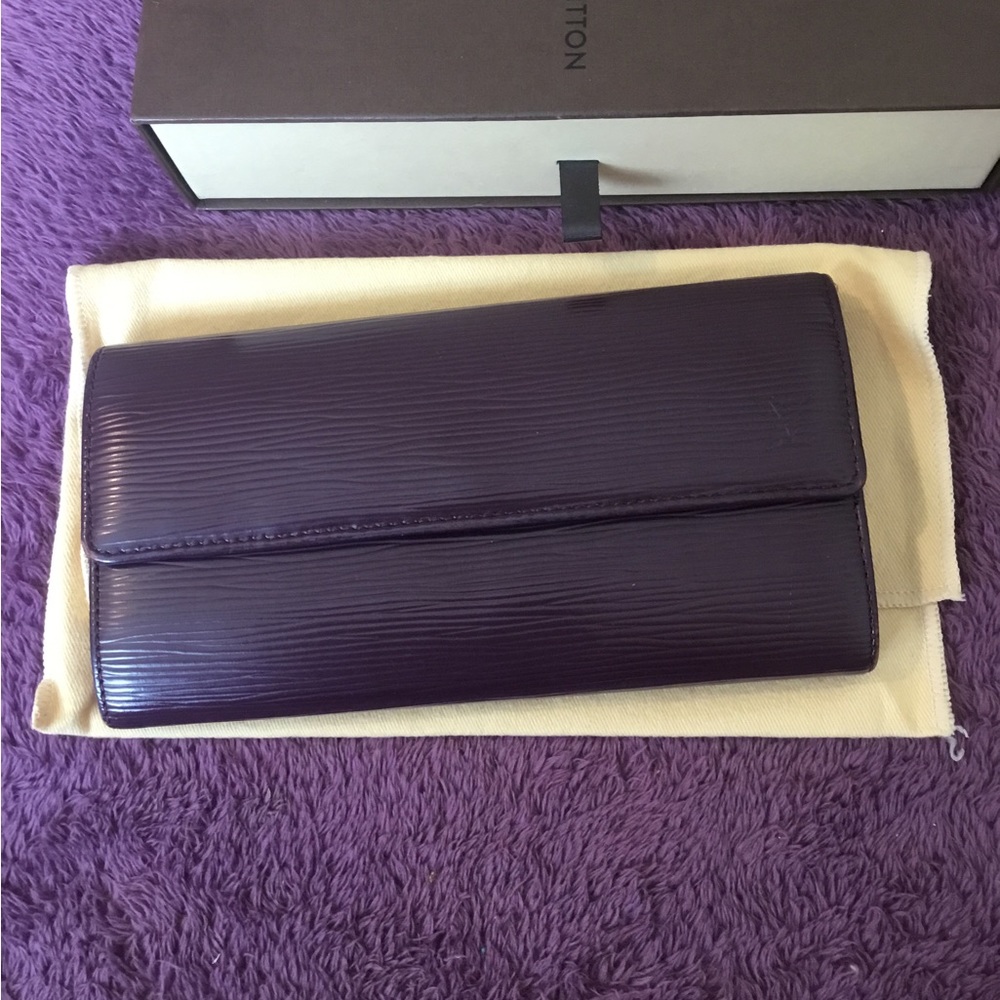 Vintage Authentic Louis Vuitton Epi Porte Feuille Sara Leather Long Bifold Walle